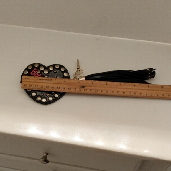 BETSEYVILLE Black Keychain Bag Fob Purse Tag with Tassel - Picture 11 of 16